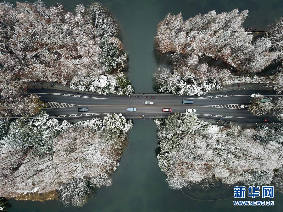 你下水好多下水道高清免费在线观看 示例图 - 说明文字