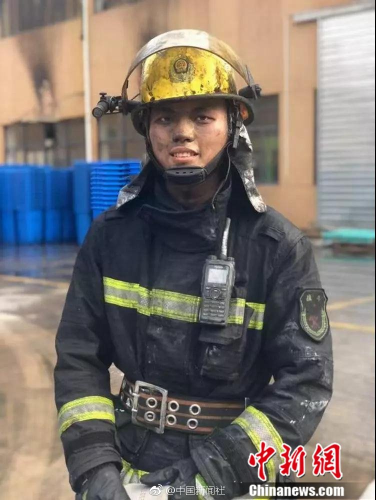 惊人色骚妇公共场合大胆视频曝光 示例图 - 说明文字