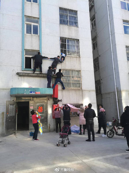 保罗芭芭拉1980年合作-斯顿手颠覆传统流行文化 示例图 - 说明文字