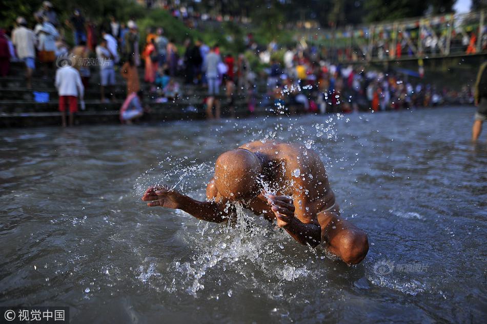 女警花闺房处女学习新技能准备晋升 示例图 - 说明文字