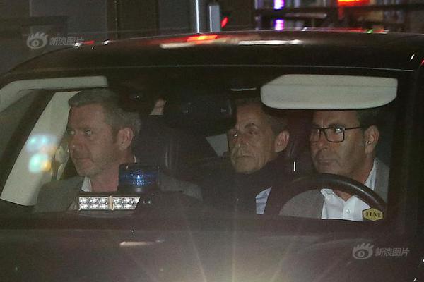 尝心蜜迈开腿尝尝你的草莓 示例图 - 说明文字