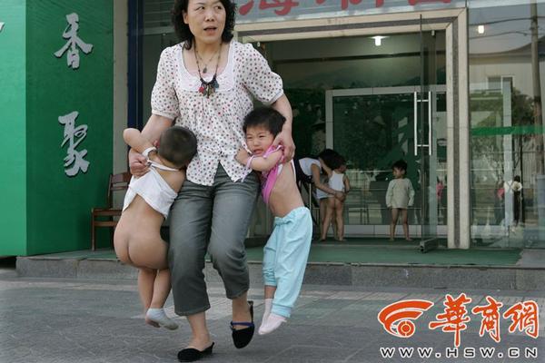 尝心蜜迈开腿尝尝你的草莓 示例图 - 说明文字