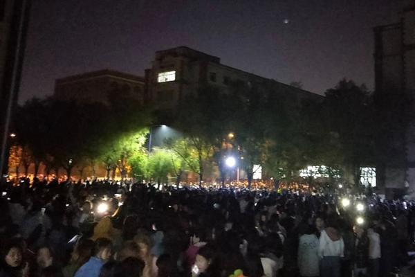 保罗芭芭拉1980年合作-斯顿手颠覆传统流行文化 示例图 - 说明文字