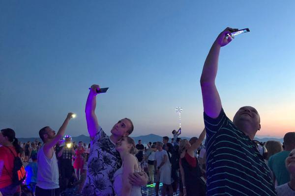 从指尖传出的认真的热情樱花动漫在线播放 示例图 - 说明文字