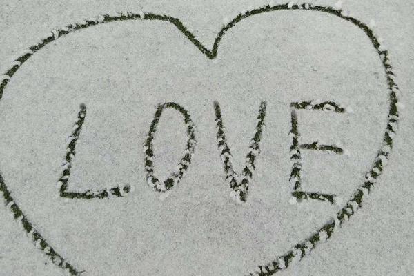 尝心蜜迈开腿尝尝你的草莓 示例图 - 说明文字