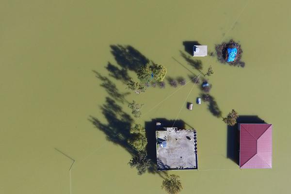 保罗芭芭拉1980年合作-斯顿手颠覆传统流行文化 示例图 - 说明文字