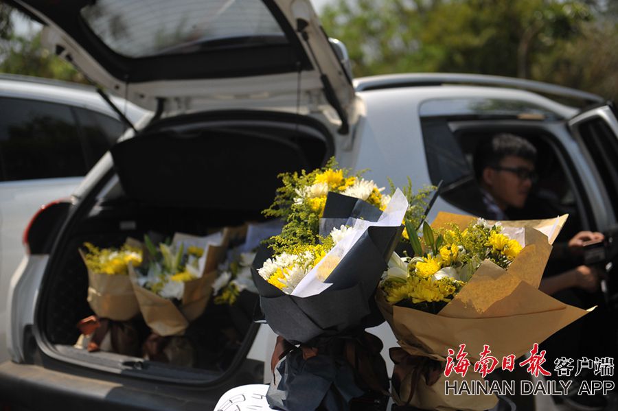 尝心蜜迈开腿尝尝你的草莓 示例图 - 说明文字