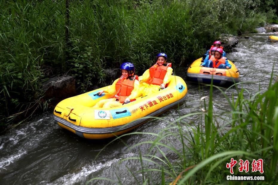 尝心蜜迈开腿尝尝你的草莓 示例图 - 说明文字