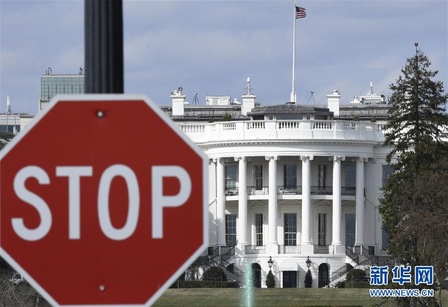 惊人色骚妇公共场合大胆视频曝光 示例图 - 说明文字