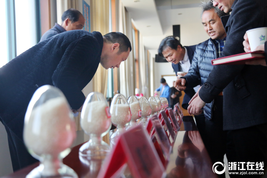 26uuu偷拍亚洲欧洲综合精彩镜头 示例图 - 说明文字